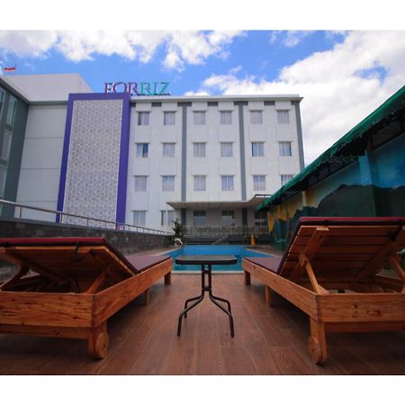 Forriz Hotel Джокьякарта Экстерьер фото
