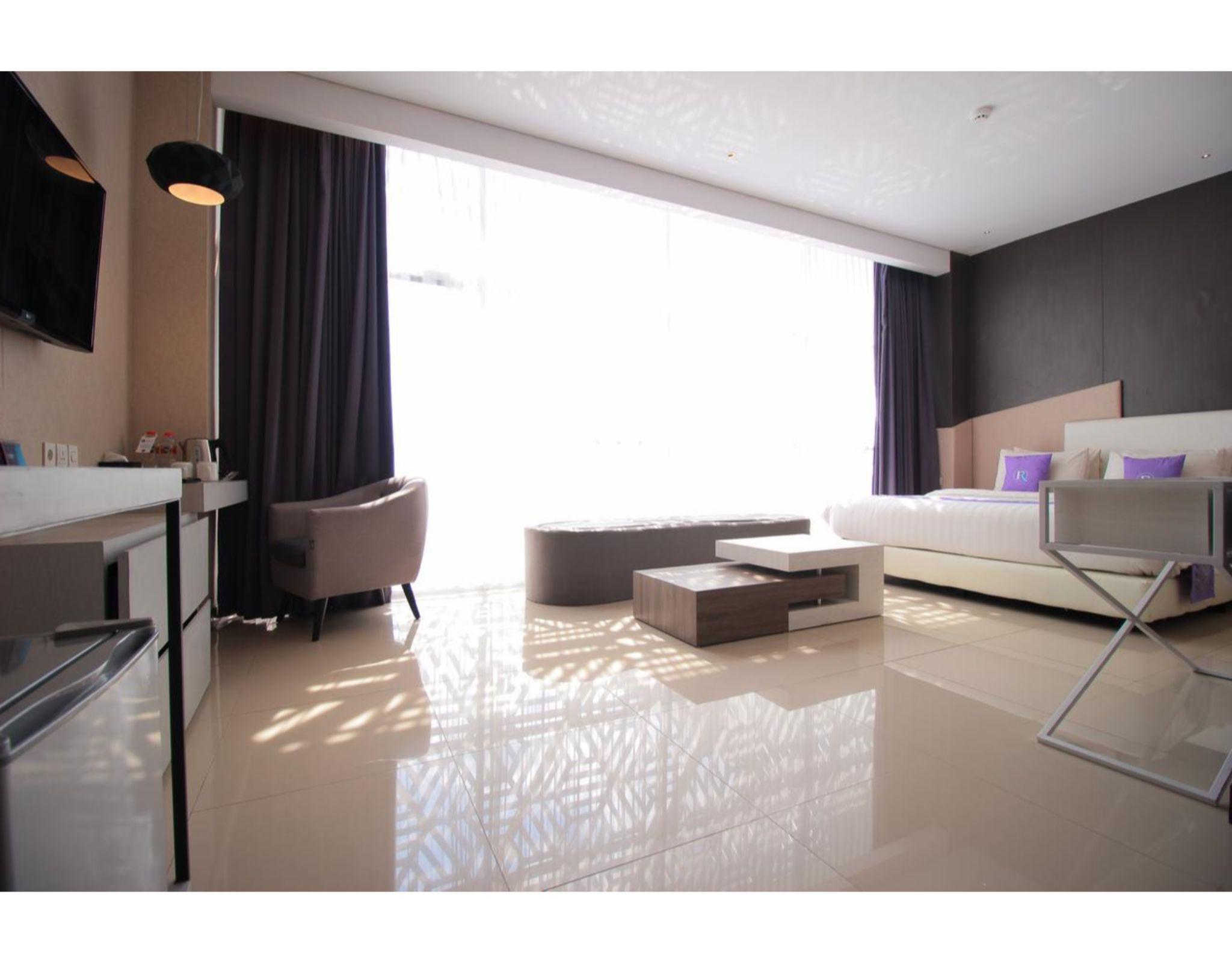 Forriz Hotel Джокьякарта Экстерьер фото