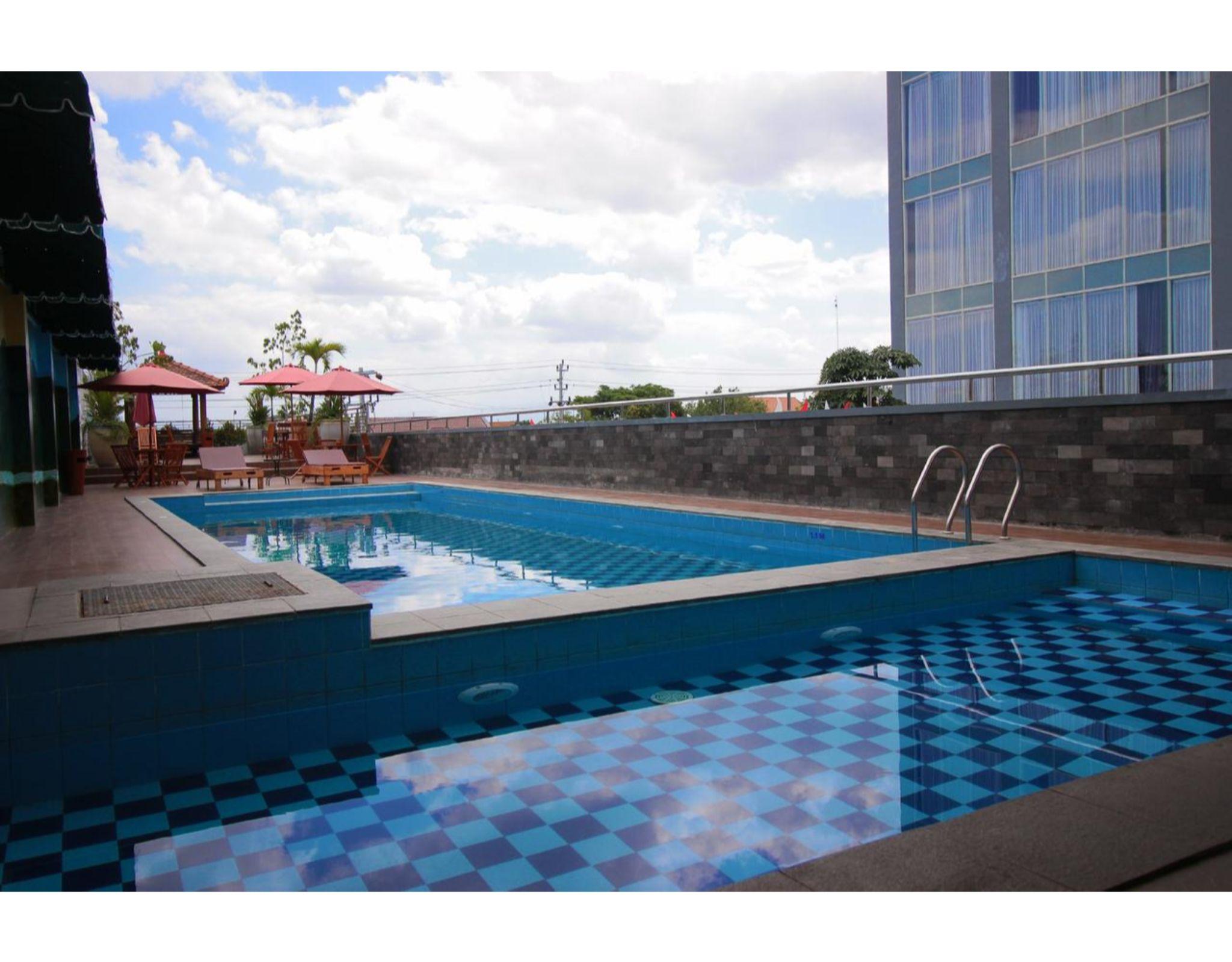 Forriz Hotel Джокьякарта Экстерьер фото
