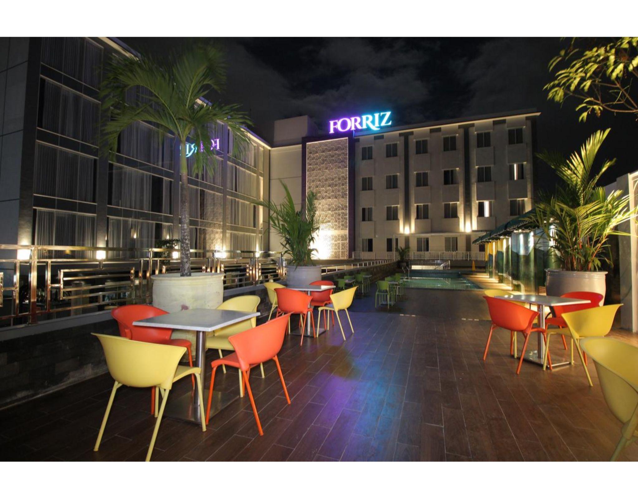 Forriz Hotel Джокьякарта Экстерьер фото