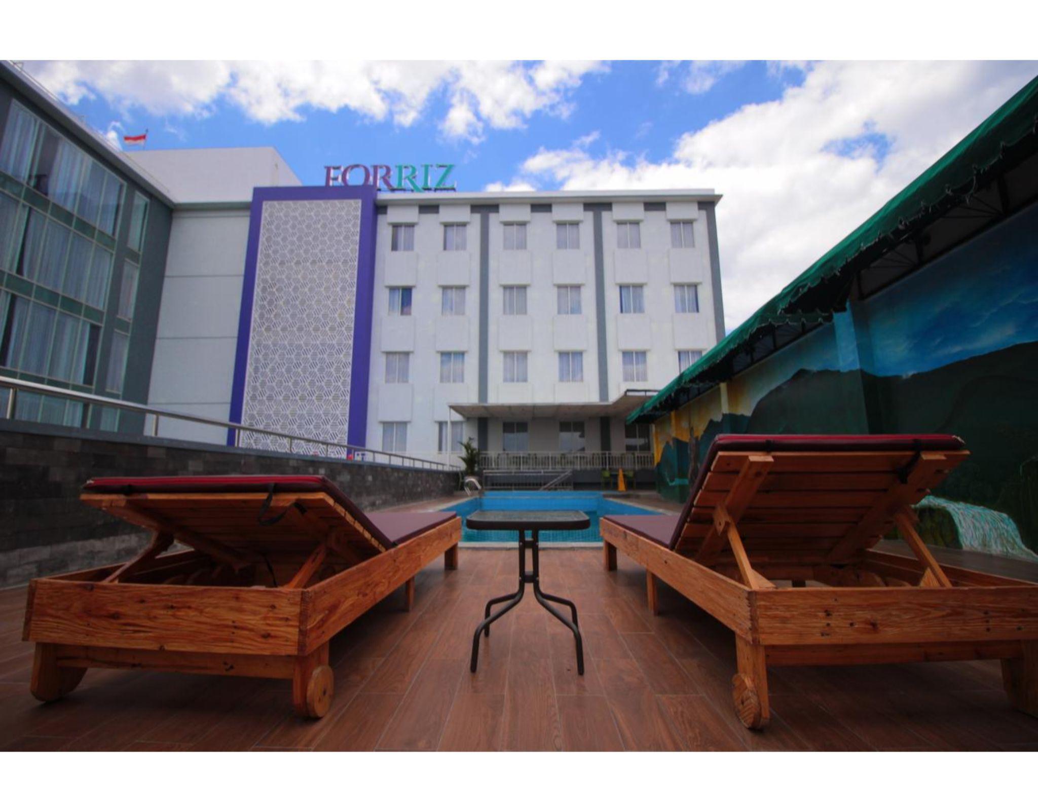 Forriz Hotel Джокьякарта Экстерьер фото