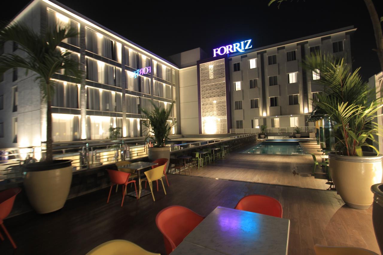 Forriz Hotel Джокьякарта Экстерьер фото