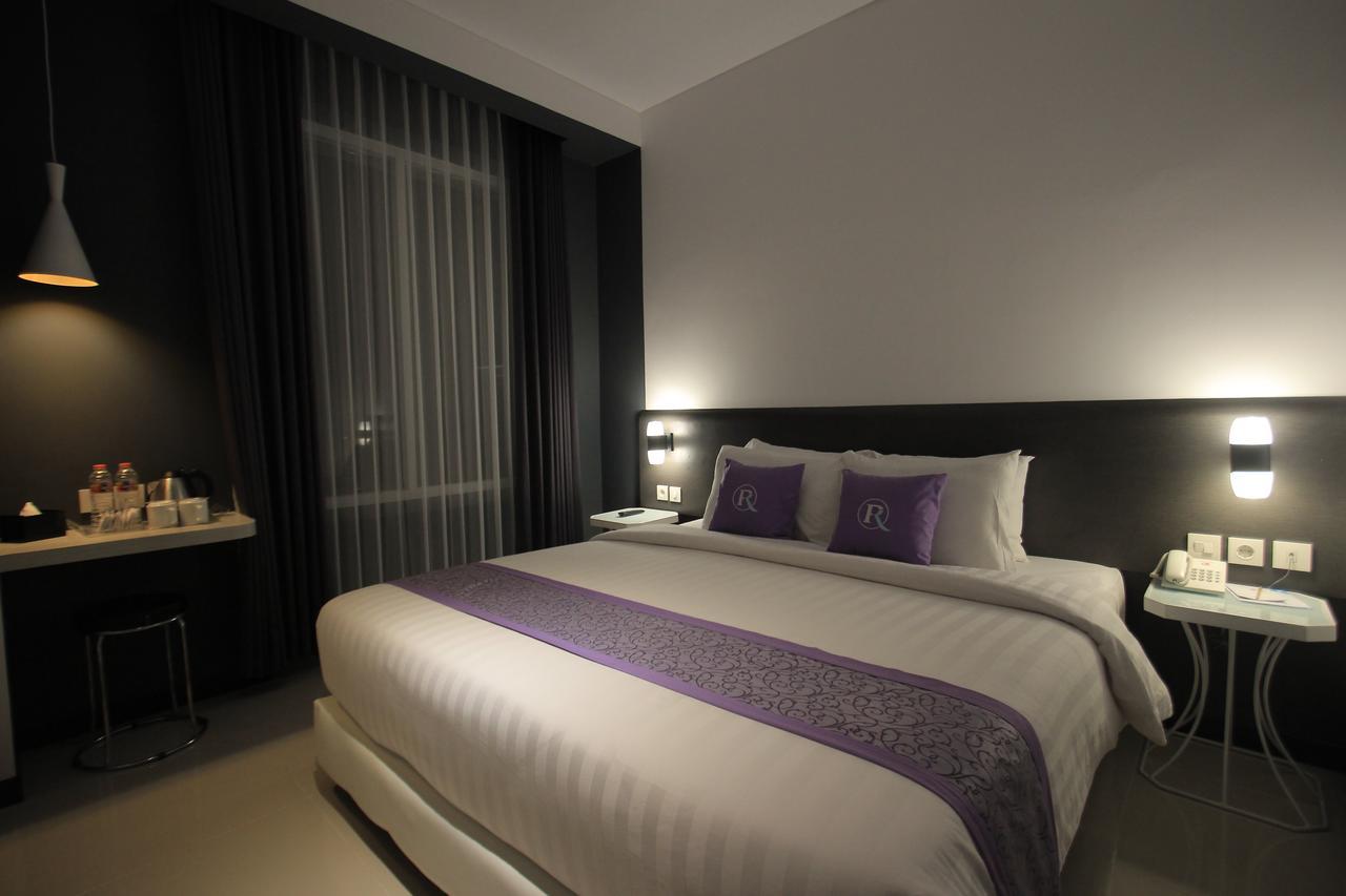 Forriz Hotel Джокьякарта Экстерьер фото