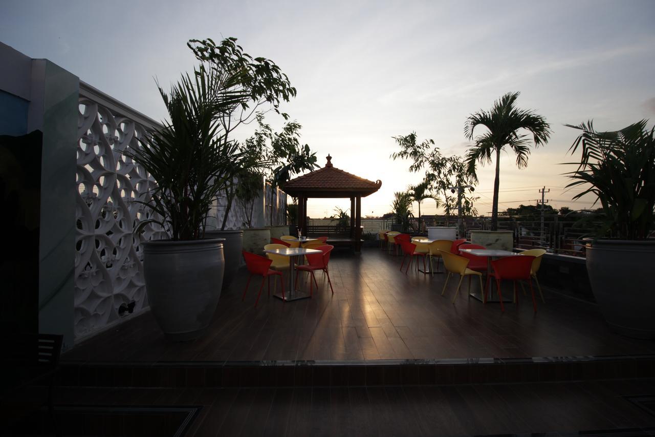 Forriz Hotel Джокьякарта Экстерьер фото