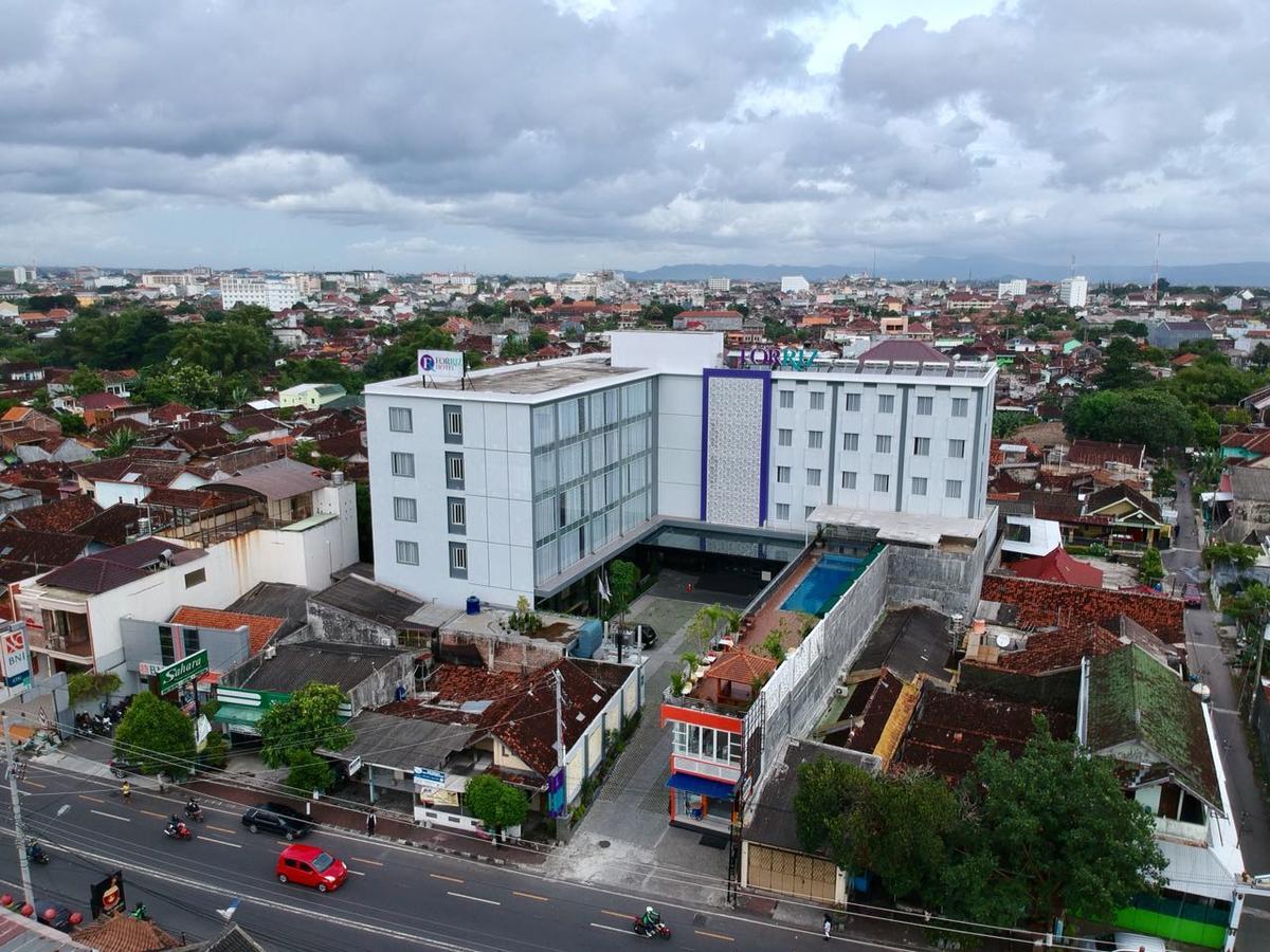 Forriz Hotel Джокьякарта Экстерьер фото