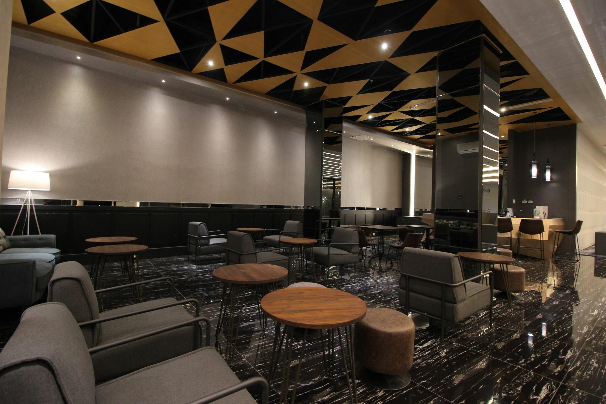 Forriz Hotel Джокьякарта Экстерьер фото